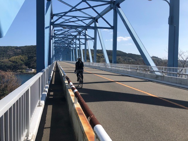 黒の瀬戸大橋